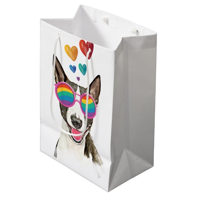 Bull Terrier Hund mit Herzchen Valentinstag Mittlere Geschenktüte (Vorderseite Schrägansicht)