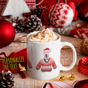 Bull Terrier trägt hässlichen Pullover Weihnachten Kaffeetasse