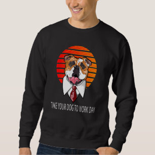 Bulldog arbeitet, um seinen Hund zur Arbeit zu bri Sweatshirt