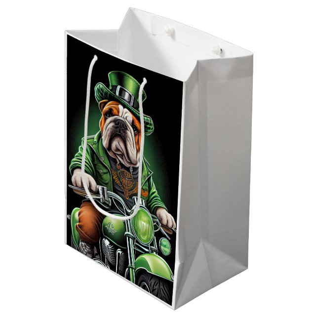 Bulldog Autofahrrad St. Patrick's Day Mittlere Geschenktüte (Vorderseite Schrägansicht)