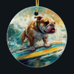 Bulldog Beach Surfgrafik Keramik Ornament<br><div class="desc">Tauchen Sie ein in die spielerische Welt des Kaninchen-Abenteuers mit diesem faszinierenden Bild. Ein gepflegter Hund geht zu den Wellen und reitet geschickt auf einem sonnengeküssten Strand. Das lebendige Kunstwerk vereint wunderbar das Wesentliche der Erregung am Strand, während der Hund furchtlos auf den Wellen reitet und den Geist von Spaß...</div>
