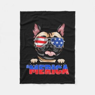 Bulldog Frenchie Merica trägt Sungles 4. Juli Fleecedecke
