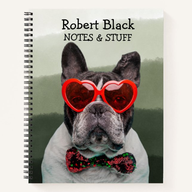 Bulldog in Herzbrille und Bugs-Krawatte-Notebook Notizbuch (Vorderseite)