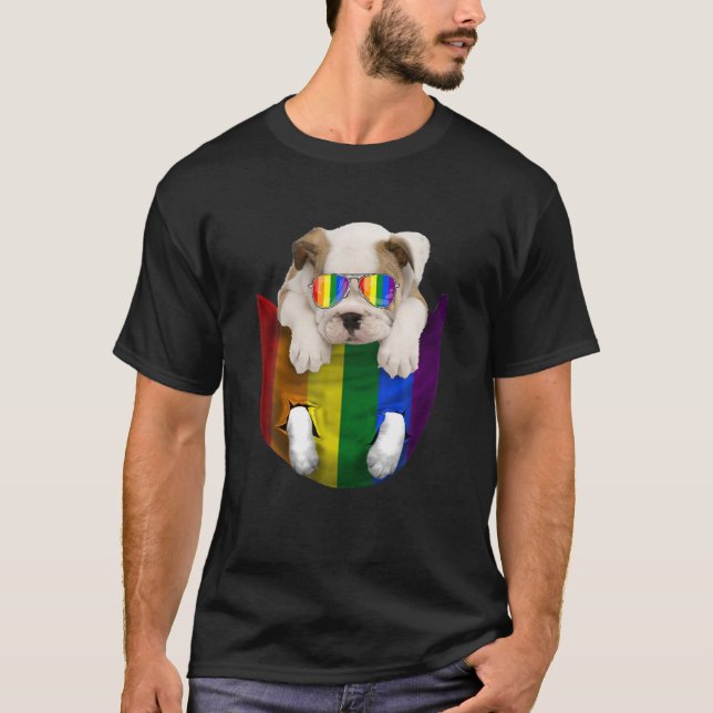 Bulldog in Pocket Rainbow Trans Gay LGBT Prii Ani T-Shirt (Vorderseite)