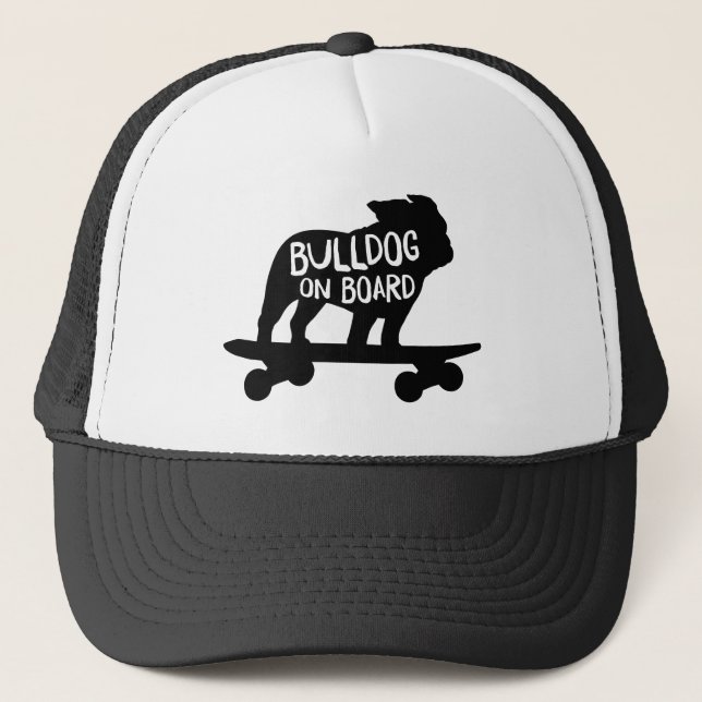 Bulldog on Board Skateboarding Dog Silhouette Truckerkappe (Vorderseite)