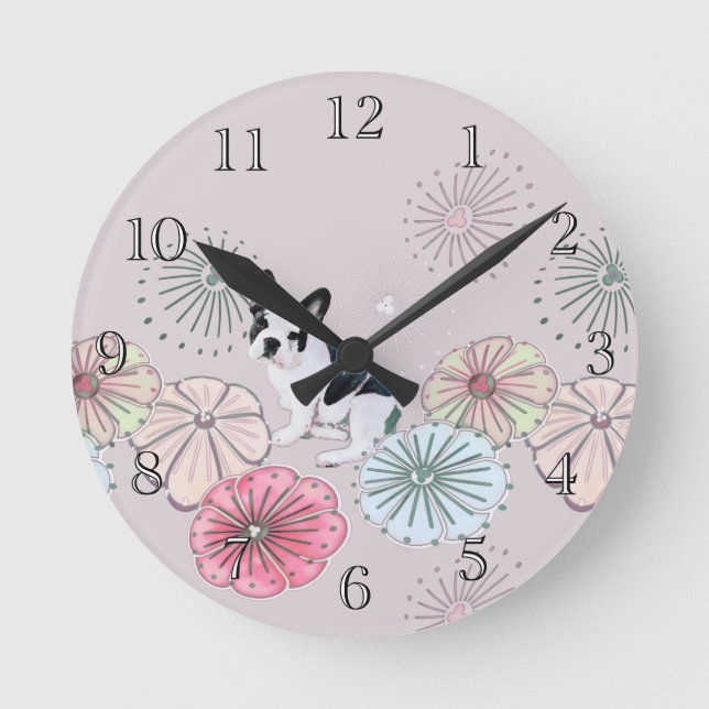 Bulldog und Blume Runde Wanduhr (Vorderseite)