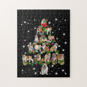 Bulldog-Weihnachtsbaum, bedeckt durch Blitzlicht