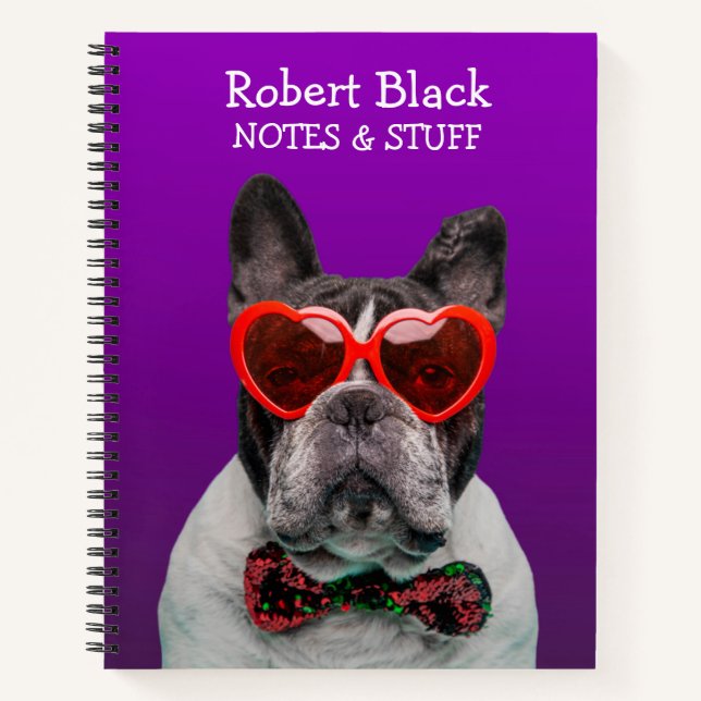 Bulldogge in Herzbrille und Bugs-Krawatte Notizbuch (Vorderseite)