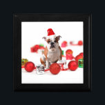 Bulldogge Weihnachtsschmuck Geschenkboxen Rote Wei<br><div class="desc">Niedlicher Bulldog mit Weihnachtsmannmütze mit Weihnachtsgeschmack und Geschenkboxen.</div>