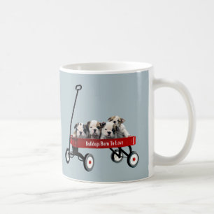 Bulldoggen-Welpen in der Lastwagen-Tasse Kaffeetasse