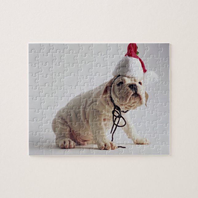 Bulldoggen-Welpen-tragende Weihnachtsmannmütze (Horizontal)