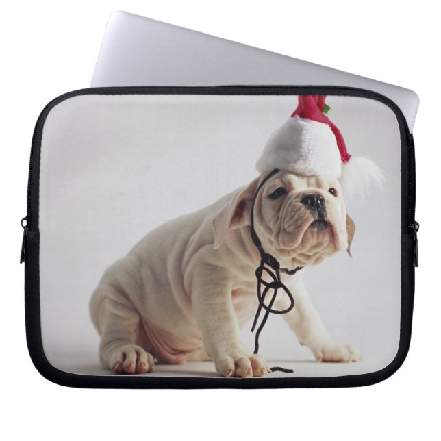 Bulldoggen-Welpen-tragende Weihnachtsmannmütze Laptopschutzhülle (Vorderseite)