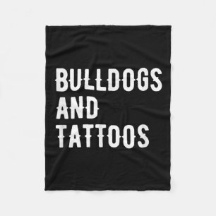 Bulldogs und Tattoos Bulldoggen Besitzer Hund eing Fleecedecke