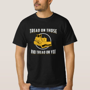 Bulldozer-Ausführung auf Ihrem Bauarbeiter vor Ort T-Shirt