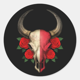 Bulle Skull auf maltesische Flagge mit Rote Rosen Runder Aufkleber