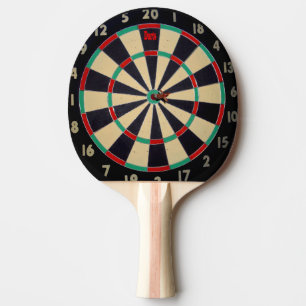 Bullen auf einem Dartboard, Tischtennis Schläger