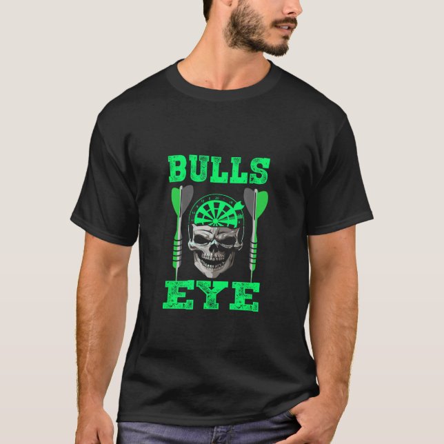 Bulls Eye Skull Dartboard and Arrows T-Shirt (Vorderseite)