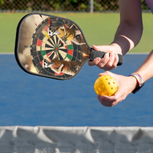 Bullseye Burrow: Meerkat Dart League, Pickleball Schläger