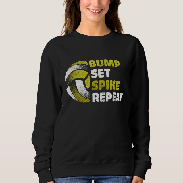 Bump Set Spike Repeat Golden Volleyball Gameday Sweatshirt (Vorderseite)