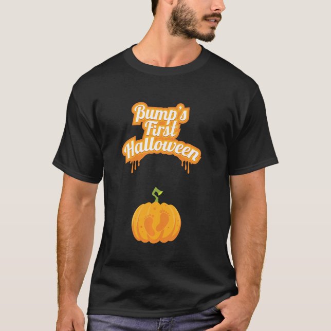 Bump's First Baby Pumpkin Fußstapfen Funny Hallowe T-Shirt (Vorderseite)