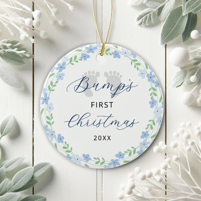 Bump's First Christmas Footprints Blue Holiday Keramik Ornament (Von Creator hochgeladen)