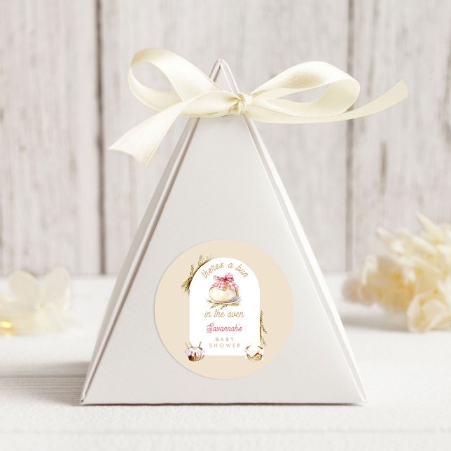 Bun In The Oven Pink Gingham Bow Baby Shower Runder Aufkleber (Von Creator hochgeladen)