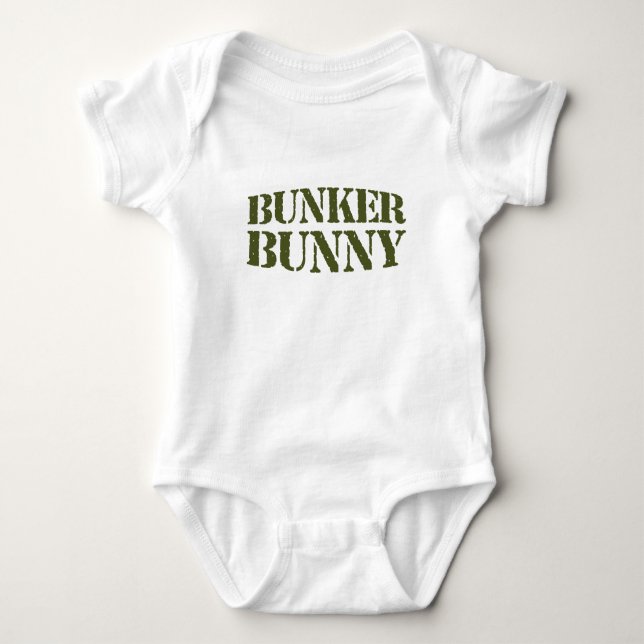 BUNKER BUNNY BABY STRAMPLER (Vorderseite)