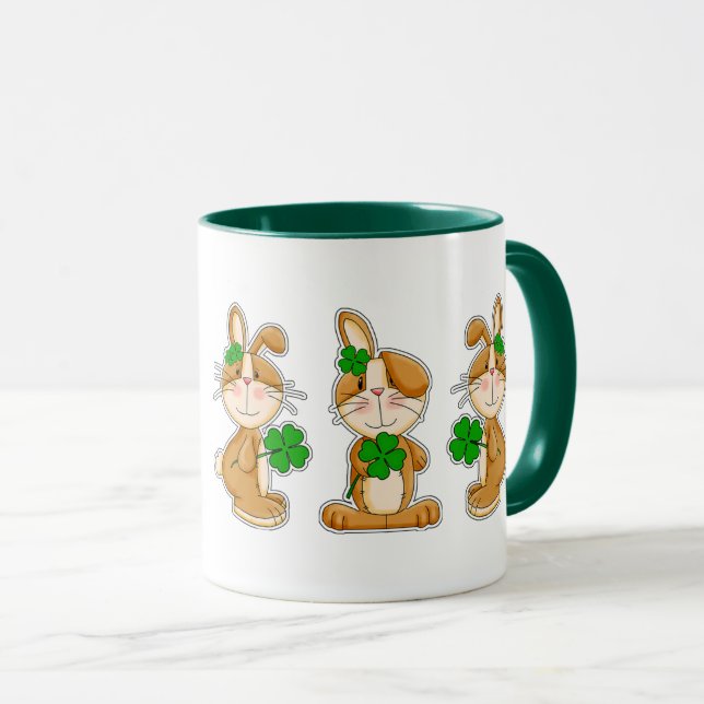 Bunnies mit Kleeblatts St. Patrick's Day Custom Tasse (VorderseiteRechts)