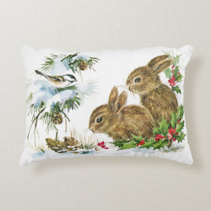 Bunnies und Bird geniessen Weihnachtsschnee Zierkissen
