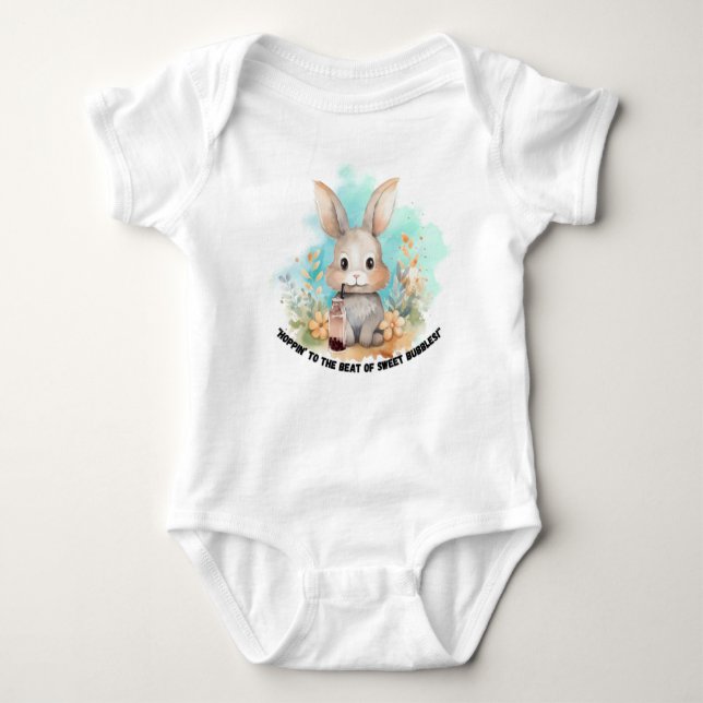 BUNNY MIT BOBA TEE, QUOTE BABY STRAMPLER (Vorderseite)