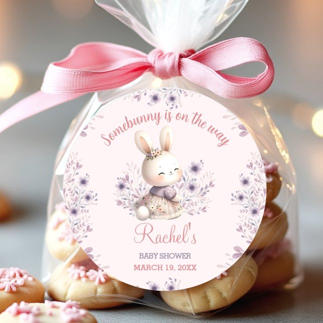 Bunny Pink Lila Spring Floral Girl Babydusche Runder Aufkleber (Bunny Pink Purple Spring Floral Girl Baby Shower Classic Round Sticker)
