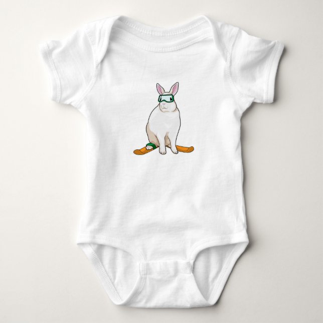 Bunny Skier Baby Strampler (Vorderseite)