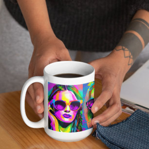 Bunte abstrakte digitale Kunst   Frauen in Sonnenb Kaffeetasse