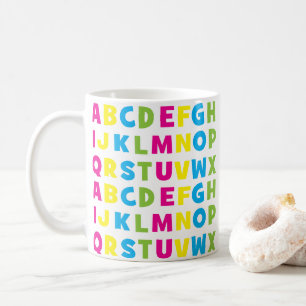 Bunte Alphabetbuchstaben Kaffeetasse