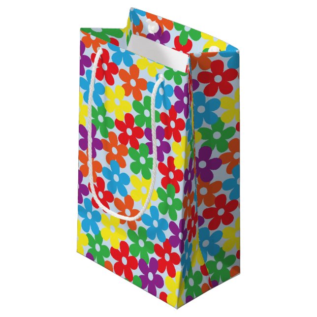 Bunte Blumen auf hellblauer kleiner Kleine Geschenktüte (Vorderseite Schrägansicht)