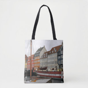 BUNTE GEBÄUDE NEBEN DEM FLUSS TASCHE