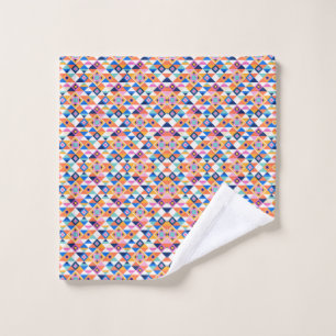 Bunte Handtücher mit geometrischem Muster 