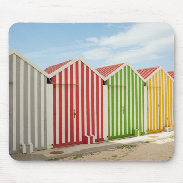 Bunte Hütten auf Strand Mousepad (Vorne)