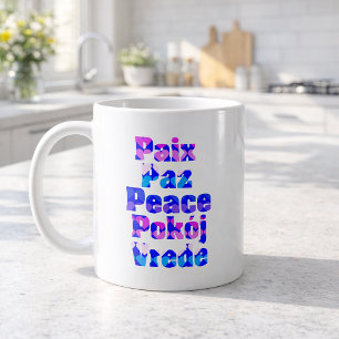 Bunte mehrsprachige Friedenswortkunst mit Herzen Kaffeetasse