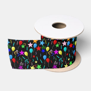 Bunte Party-Ballons und Sterne Satinband