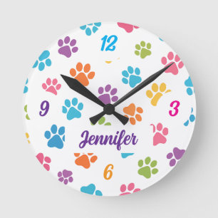 Bunte Pfotenabdruck-Wanduhr mit individuellem Name Runde Wanduhr