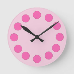 Bunte rosa Punkte auf kundenspezifischer Farbe Runde Wanduhr