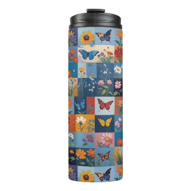 Bunte Schmetterlinge und Wildblumen Patchwork Thermosbecher (Vorderseite)