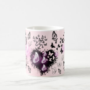 Bunte Schmetterlingskunst mit lebendigen Flügeln i Kaffeetasse
