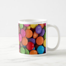Bunte Skittlessüßigkeit Kaffeetasse