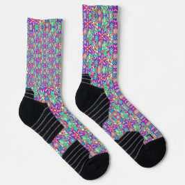 Bunte Socken mit komplizierten geometrischen Muste