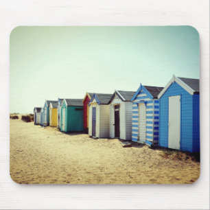 Bunte Strand-Hütten in The Sun Mousepad
