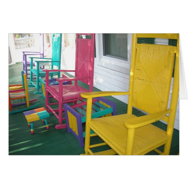 bunte Stühle auf einem Portal (Vorderseite (Horizontal))