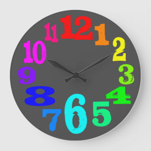 bunte Uhrzahlen gegen grauen Hintergrund Große Wanduhr