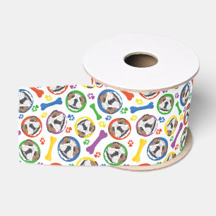 Bunte und spielerische englische Bulldogge Ripsband